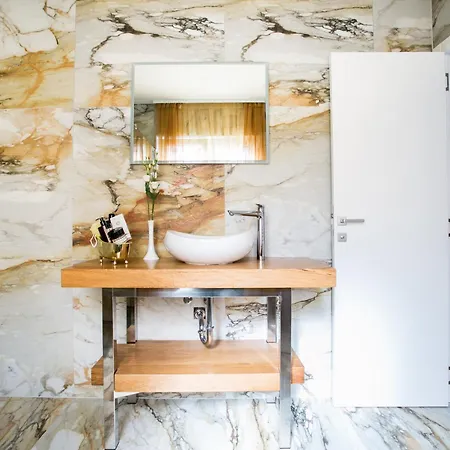 Kasa 2 Bed & Breakfast 4*