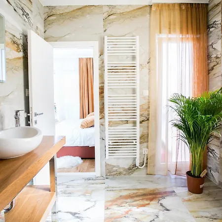 Kasa 2 Bed & Breakfast 4*